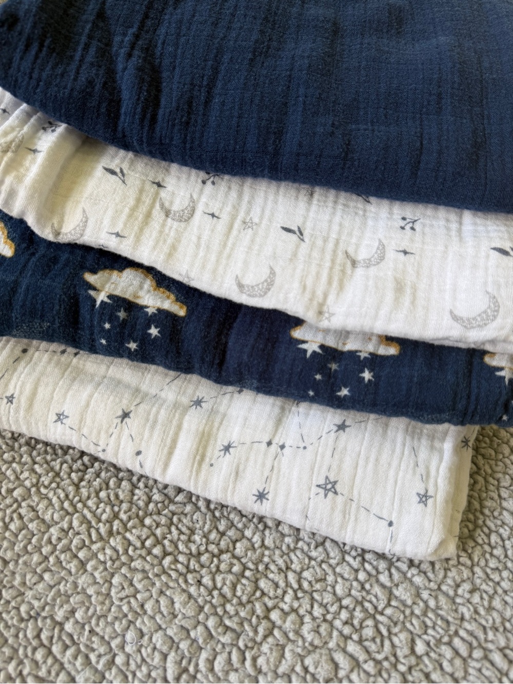 Momcozy Muslin Swaddle blankets 4 piece set
